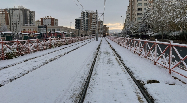 Kayseri ve Yozgat'ta kar yağışı etkili oluyor