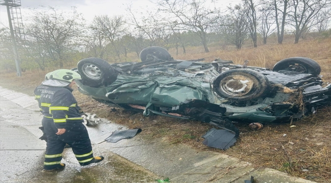 Kırklareli'nde şarampole devrilen otomobildeki 3 kişi yaralandı