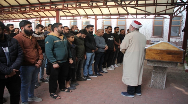 Kocaeli'deki trafik kazasında ölen kadın ve bebeğinin cenazeleri defnedildi