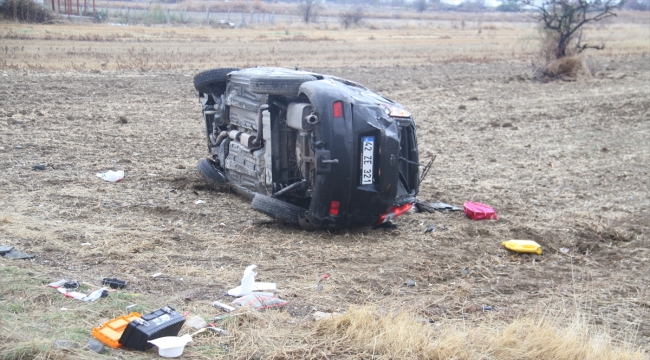 Konya'da tarlaya devrilen otomobil ve traktördeki 1 kişi öldü, 8 kişi yaralandı