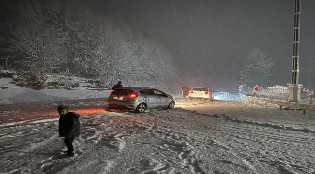 Kütahya'da kar yağışı ulaşımı olumsuz etkiledi