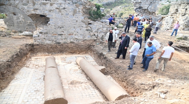 Mersin'deki Anemurium Antik Kenti'nde kadın heykeli bulundu