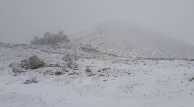 Nemrut Dağı'na yılın ilk karı yağdı