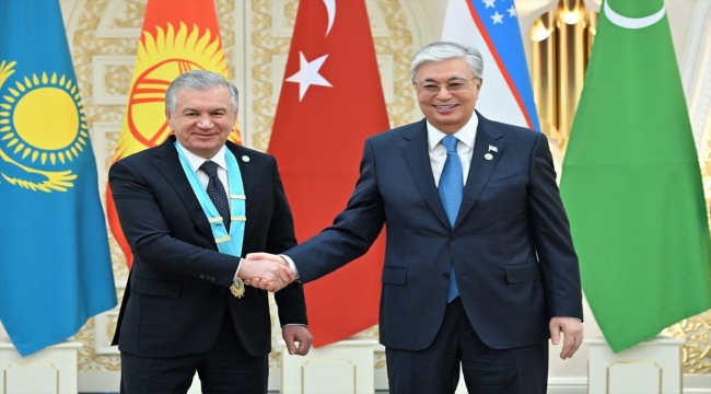 Özbekistan Cumhurbaşkanı Mirziyoyev'e "Türk Dünyası Yüksek Nişanı" takdim edildi