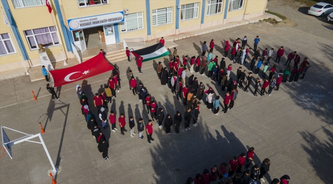 Sakarya'da öğrenciler "Kudüs" koreografisi oluşturdu