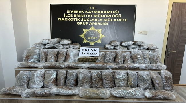 Şanlıurfa'da yakıt tankeri içerisinde 58 kilogram skunk ele geçirildi