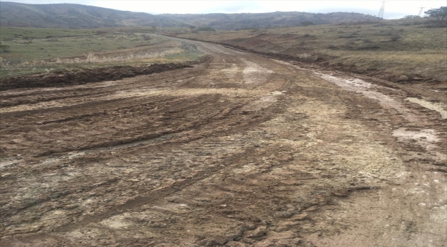 Siirt'te heyelan nedeniyle kapanan köy yolları ulaşıma açıldı