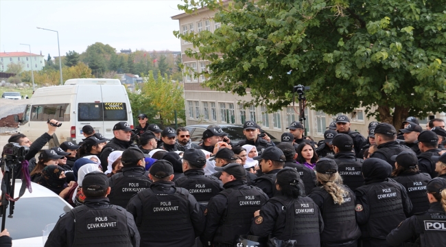 Şırnak'ta izinsiz basın açıklaması yapmak isteyen 21 kişi gözaltına alındı