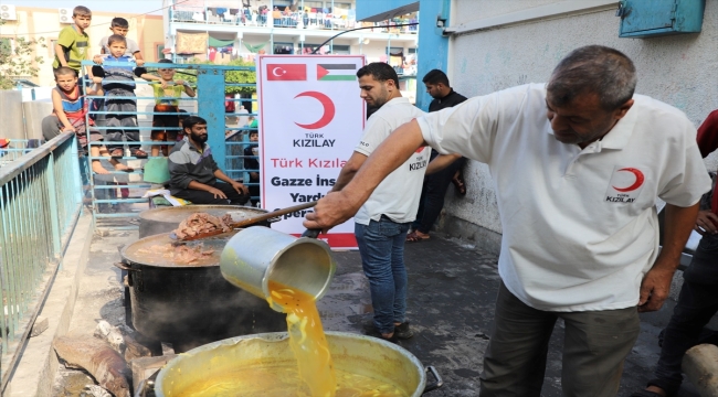 Türk Kızılay Gazzeli sivillere gıda ve sıcak yemek dağıtımını sürdürüyor