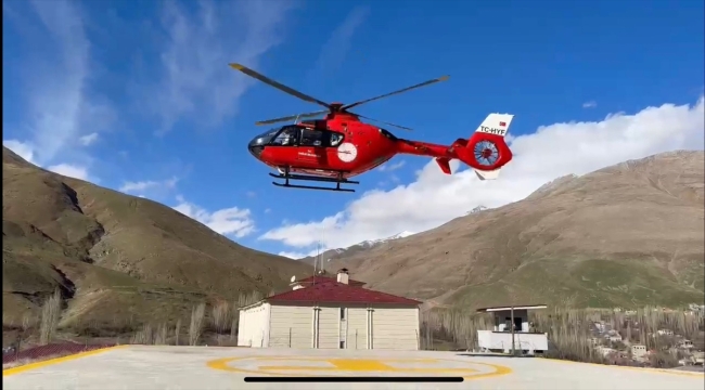 Van'da "femur kırığı" olan hasta, ambulans helikopterle hastaneye ulaştırıldı