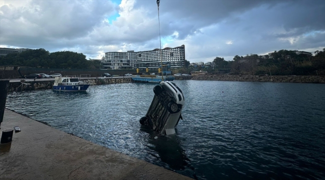 Alanya'da denize düşen otomobildeki 2 genç öldü