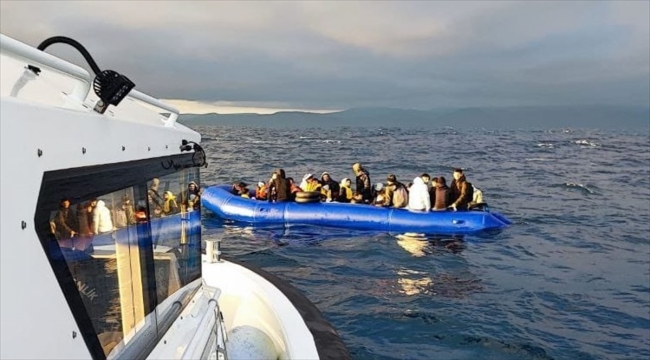 Ayvalık açıklarında 48 düzensiz göçmen yakalandı, 83 düzensiz göçmen kurtarıldı