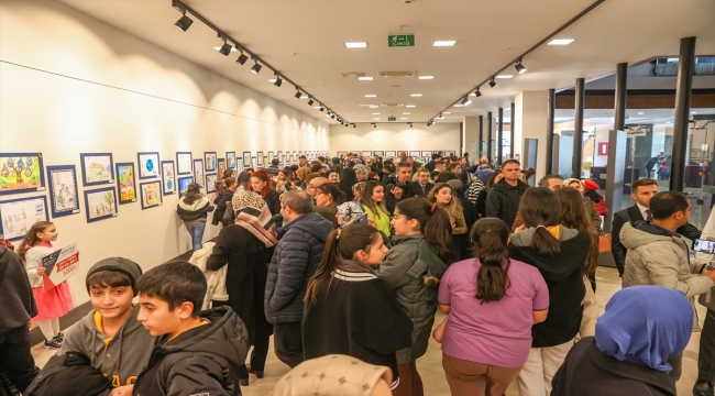 Diyarbakır'da çocuklar "Sadece iyilik" temalı resim yarışmasında yeteneklerini sergiledi