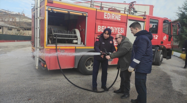 Edirne'de AFAD, görme engelli vatandaşın "itfaiye arabasına binme" hayalini gerçekleştirdi