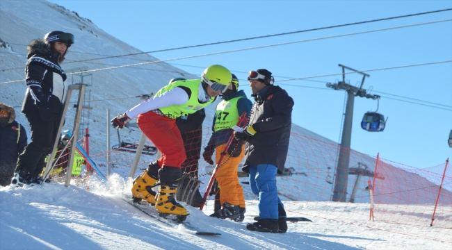 Erzurum'da düzenlenen "Snowboard Milli Takım Seçmeleri" tamamlandı