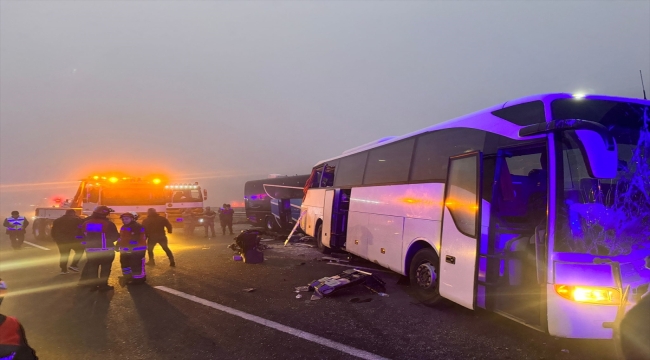 Kuzey Marmara Otoyolu'nda zincirleme kazada 10 kişi öldü, 54 kişi yaralandı