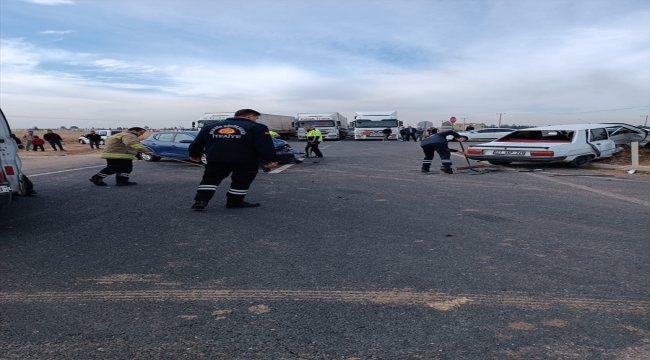 Mardin'de iki otomobilin çarpışması sonucu 4 kişi yaralandı