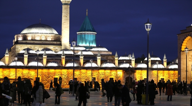 Mevlana Müzesi'nde Şebiarus töreni öncesi yoğunluk