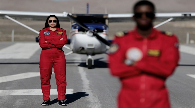 Mezun olmadan iş teklifi alan genç pilotlar gelecekten umutlu