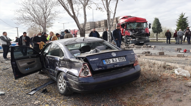 Nevşehir'de zincirleme trafik kazasında 2 kişi yaralandı