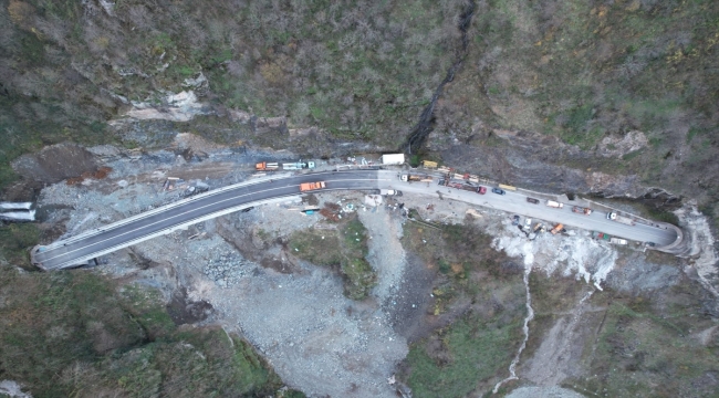 Ordu'da heyelan nedeniyle kapanan Karadeniz-Akdeniz yolu yeniden ulaşıma açıldı 