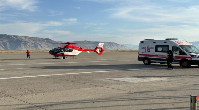 Şırnak'ta rahatsızlanan kadın ambulans helikopterle Şanlıurfa'ya sevk edildi