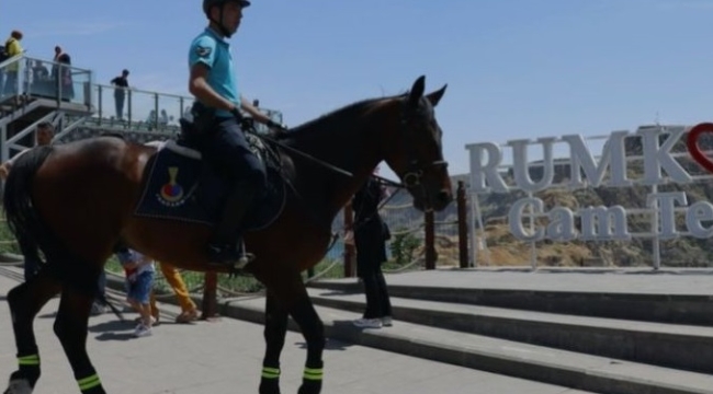 Atlı Jandarma Birlikleri Turistik Yerlerde Devriye Atıyor