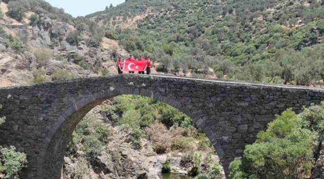 Manisa Jandarmasından Tarihi Köprüde 185. Yıl Kutlaması