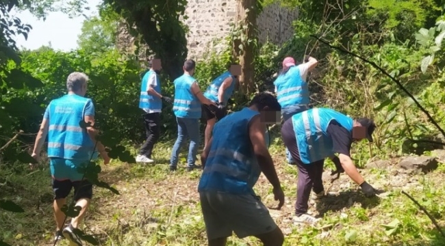 Ada temizliğini Denetimli Serbestlik yükümlüleri yaptı