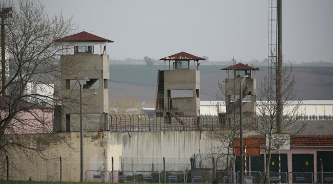 Cezaevine uyuşturucu sokan kadın avukat tutuklandı