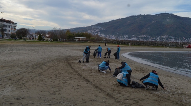 Ordu DSM Yükümlüleri Sahil Temizliği Yapıyor