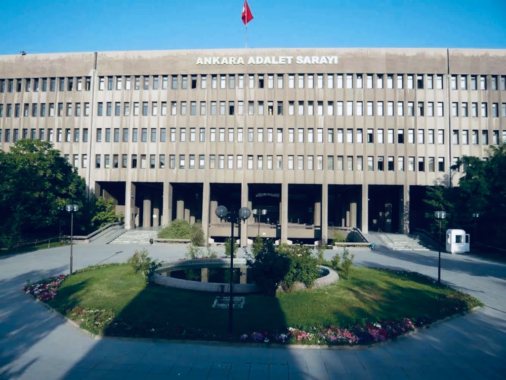Savcının şifresini çalan zabıt katibi sahte evrak düzenlemiş