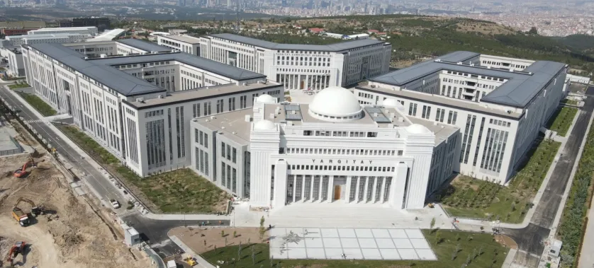 Yargıtay’dan Emsal Karar: Sebepsiz Yere Evi Terk Eden Tam Kusurlu Sayıldı