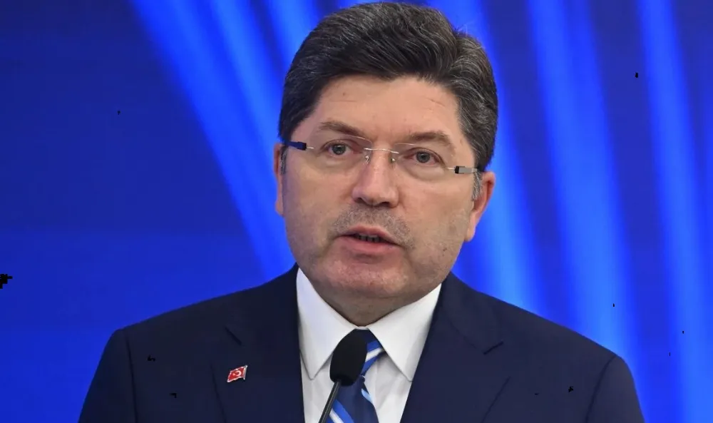 Bakan Tunç’tan CHP’ye Eleştiri: “CHP Yalan Üretim Merkezi Haline Geldi”