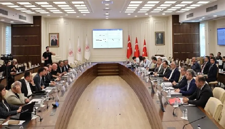 8. Dönem Toplu Sözleşme Görüşmeleri Sürüyor: Memurlar Pazartesi İş Bırakacak