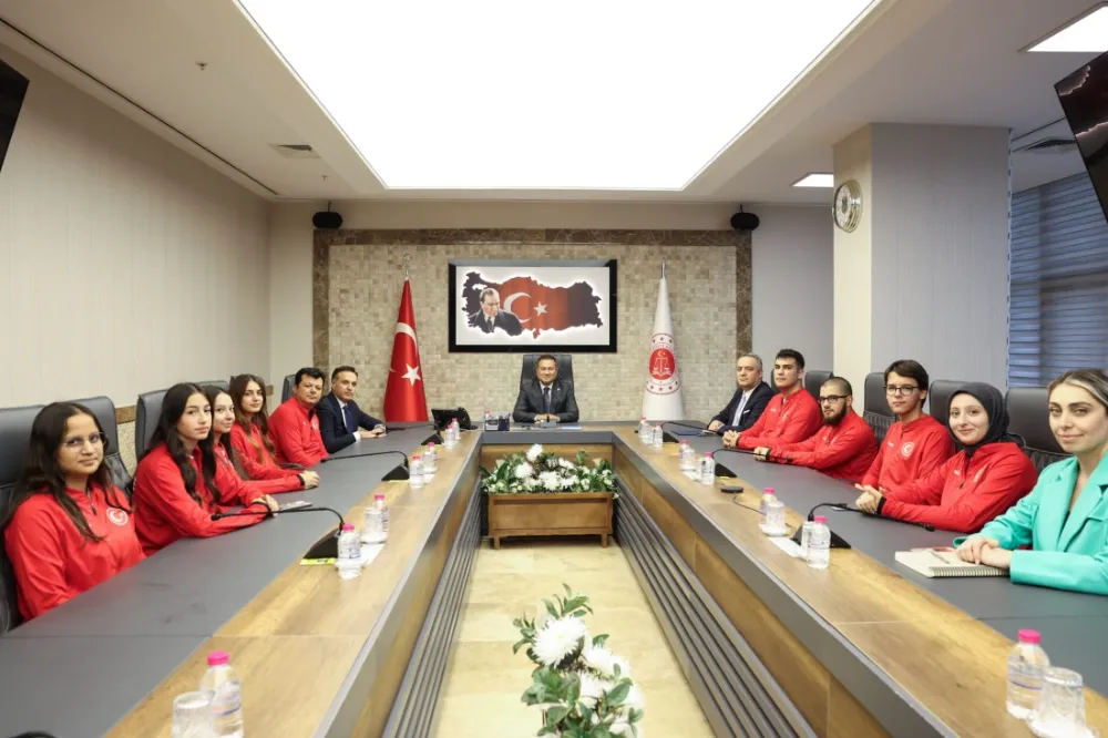 Genel Müdür Enis Yavuz Yıldırım, Türkiye Dart Milli Takımını Genel Müdürlükte Misafir Etti